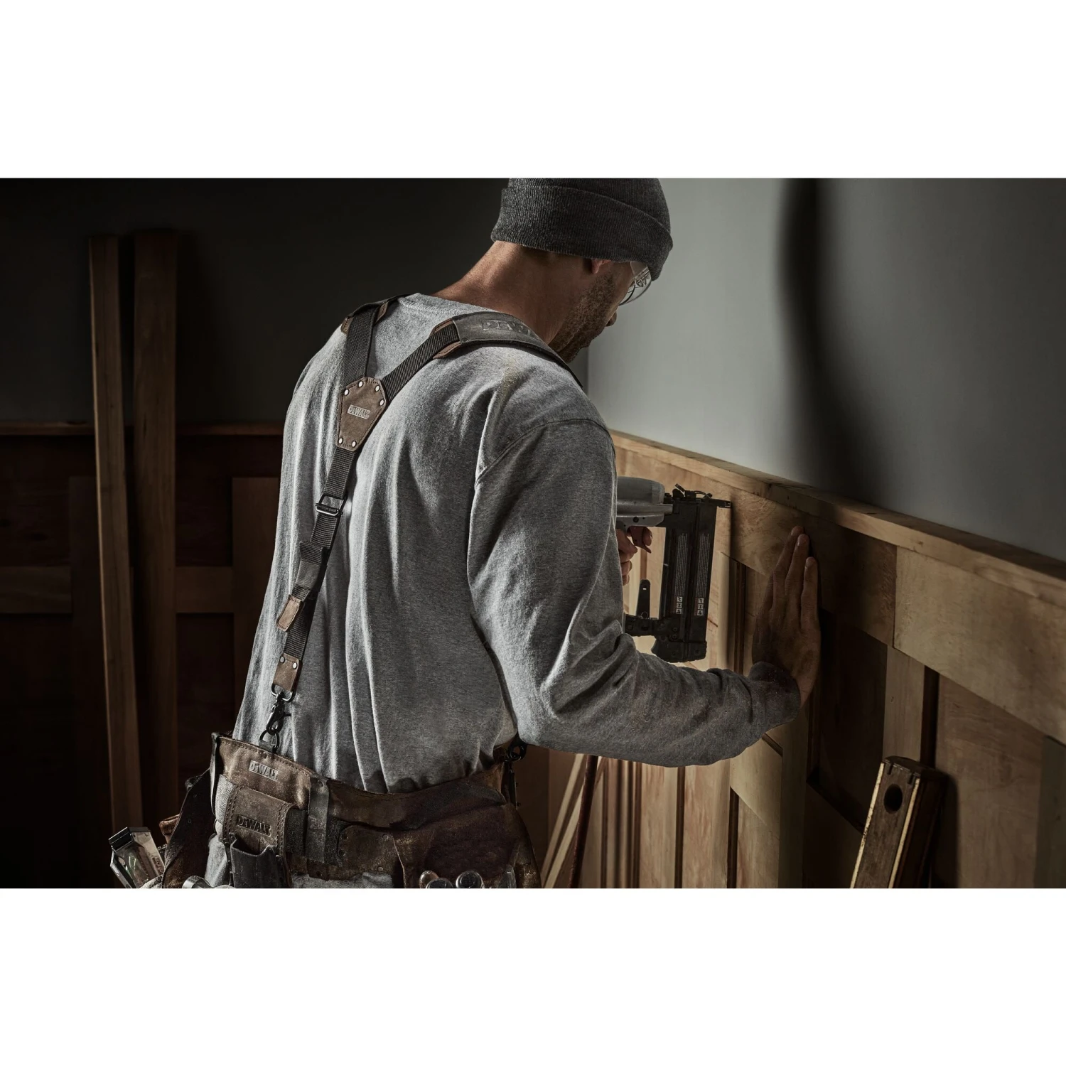 DEWALT Leather Alligator Clip Suspender 4 DEWALT Leather Alligator Clip Suspender - Image 4